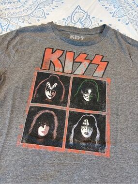Kiss shirt